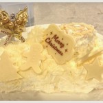 スポンジにシナモンとカルダモン、シロップにリーフルダージリンハウス銀座さまの紅茶を使ったホワイトクリスマスケーキです✨ ホワイトクリスマスケーキ